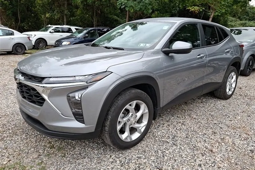 2024 Chevrolet Trax LS photo 1