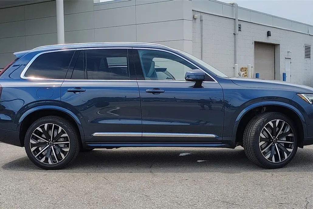 2026 Volvo XC90 Plus photo 1