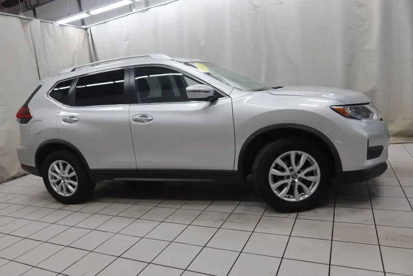 2020 Nissan Rogue SV photo 1