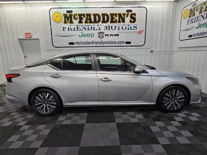 2023 Nissan Altima 2.5 SV photo 1