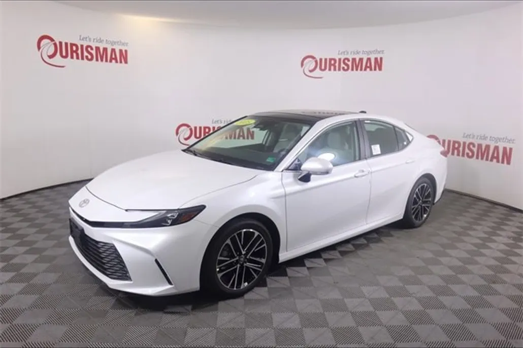 2025 Toyota Camry XLE photo 1