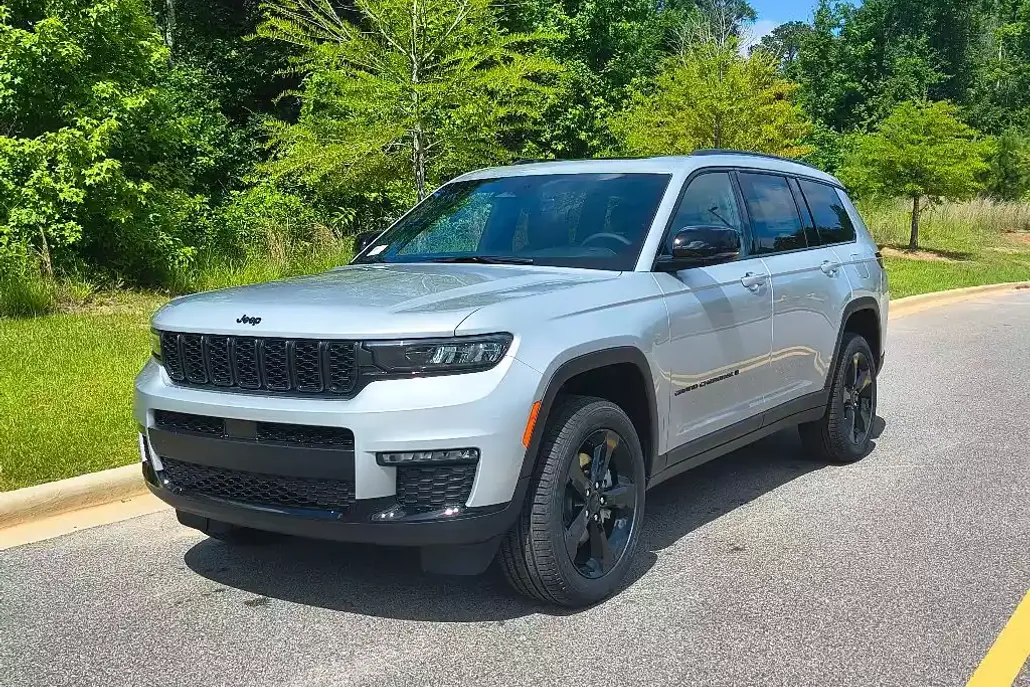 2025 Jeep Grand Cherokee Limited photo 1