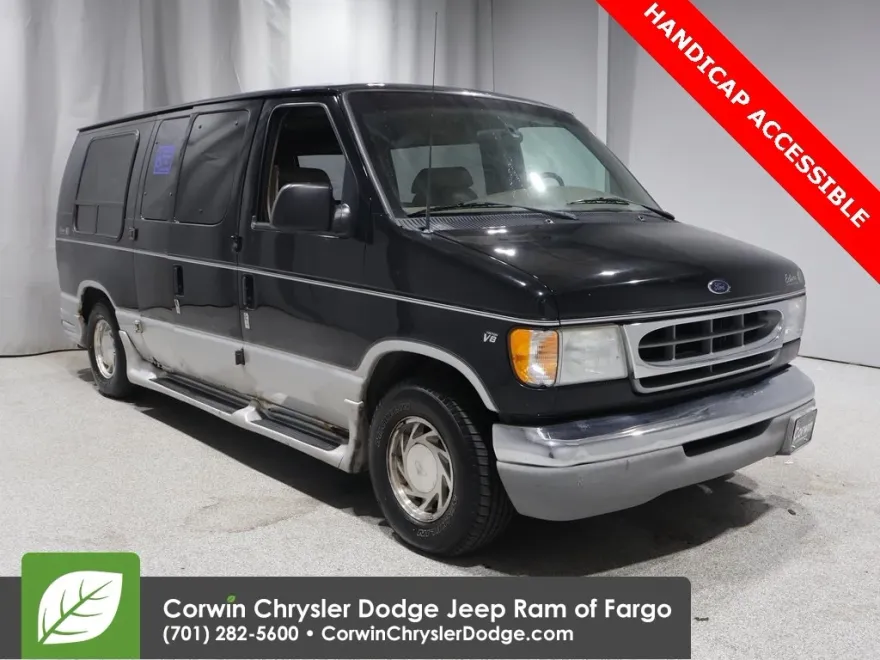 2002 Ford E-150 photo 1
