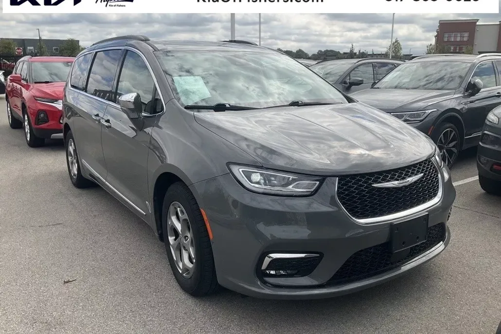 2022 Chrysler Pacifica Limited photo 1