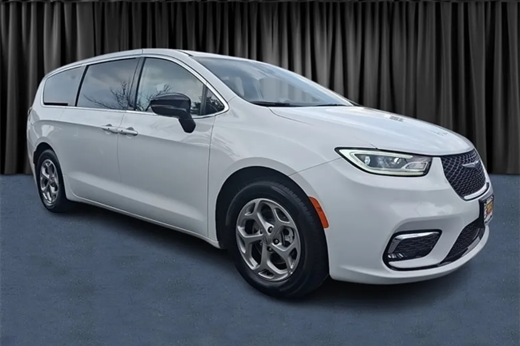2024 Chrysler Pacifica Limited photo 1