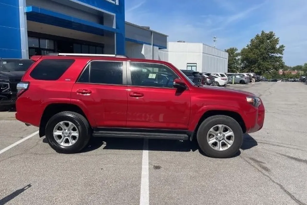 2024 Toyota 4Runner SR5 Premium photo 1