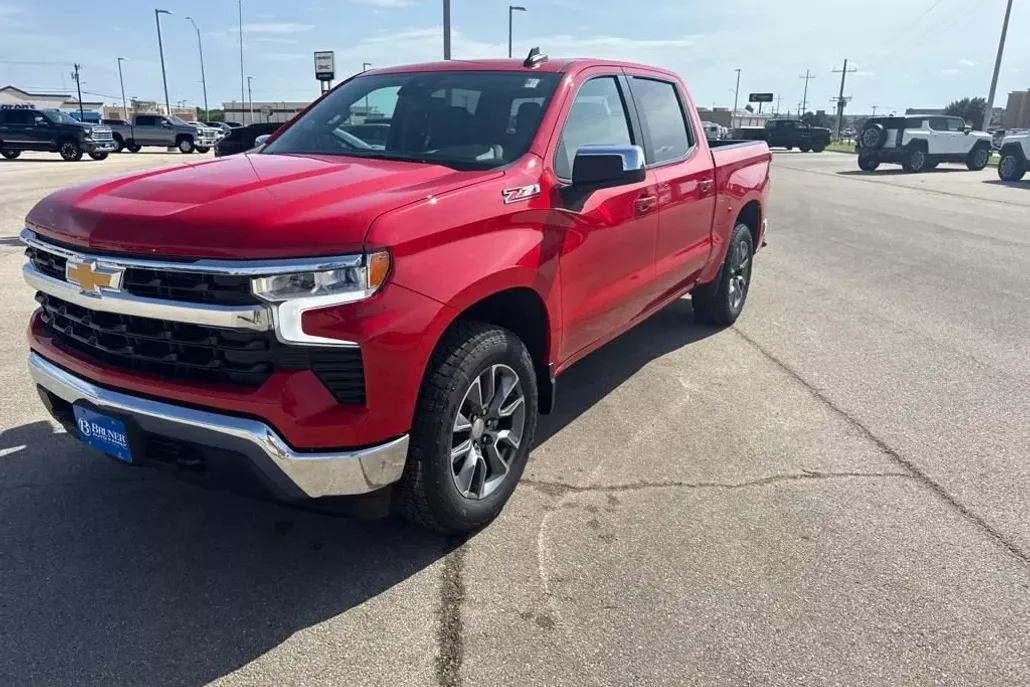 2026 Chevrolet Silverado 1500 LT photo 1