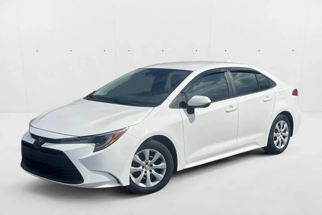 2024 Toyota Corolla LE photo 1