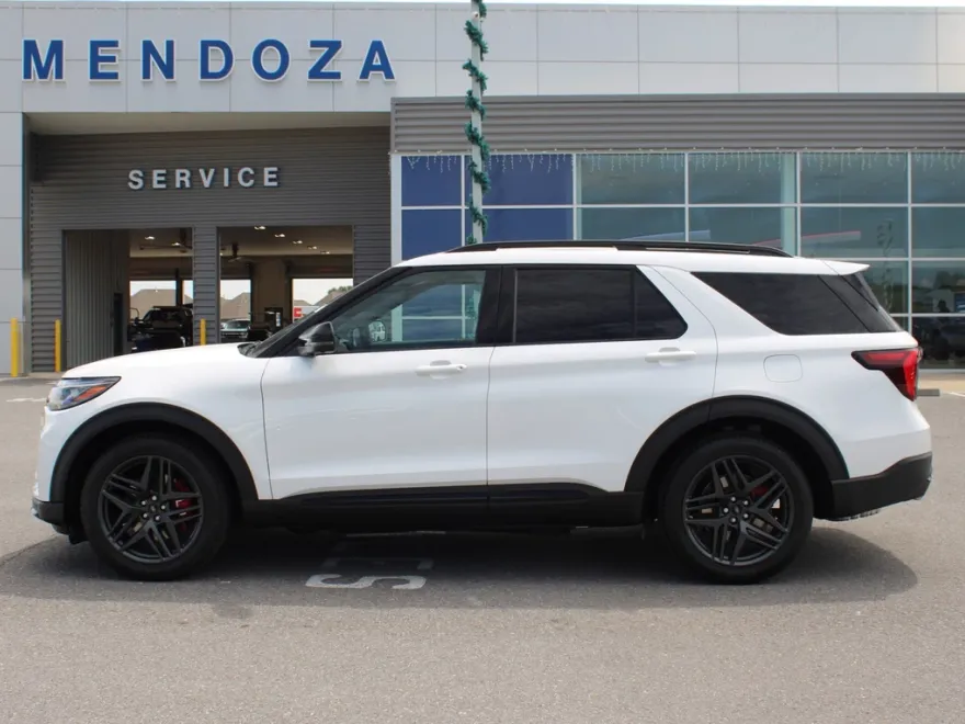 2025 Ford Explorer ST photo 1