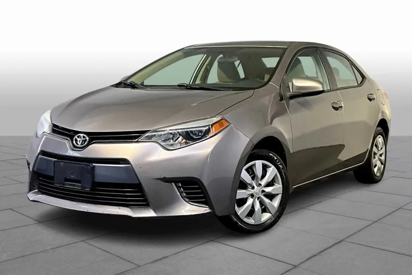 2015 Toyota Corolla LE photo 1