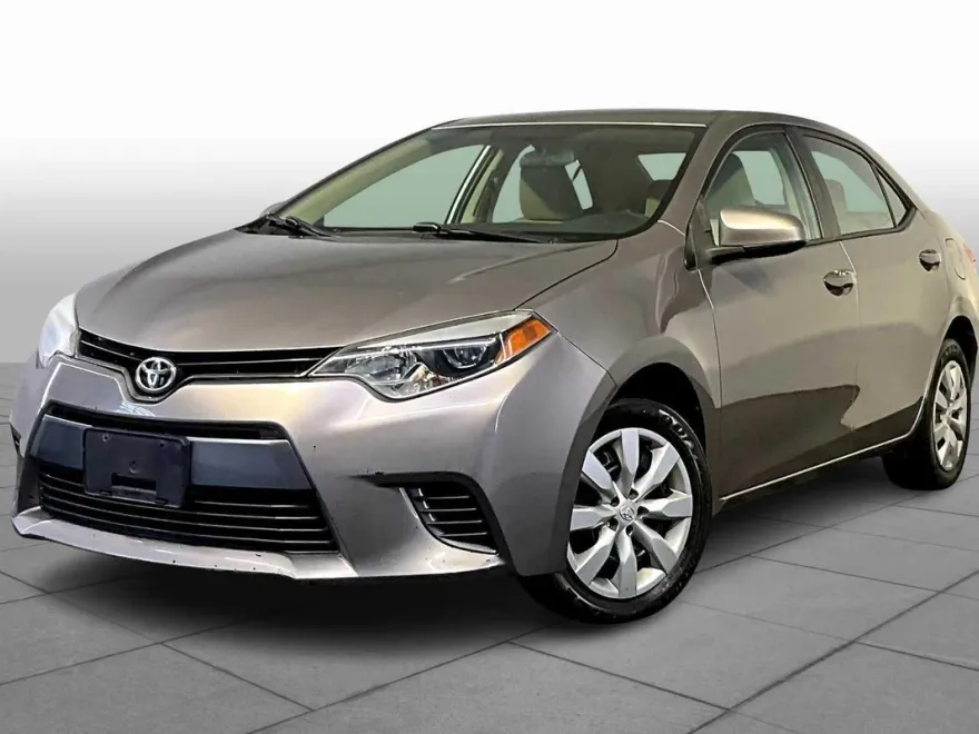 2015 Toyota Corolla LE photo 1