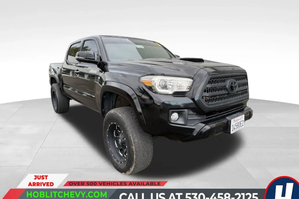 2017 Toyota Tacoma TRD Sport photo 1