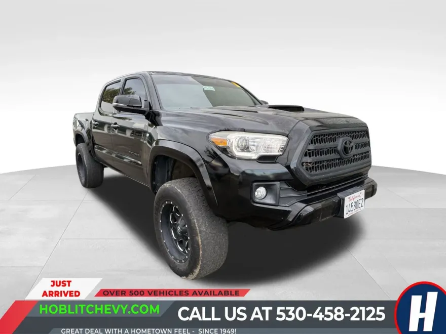 2017 Toyota Tacoma TRD Sport photo 1