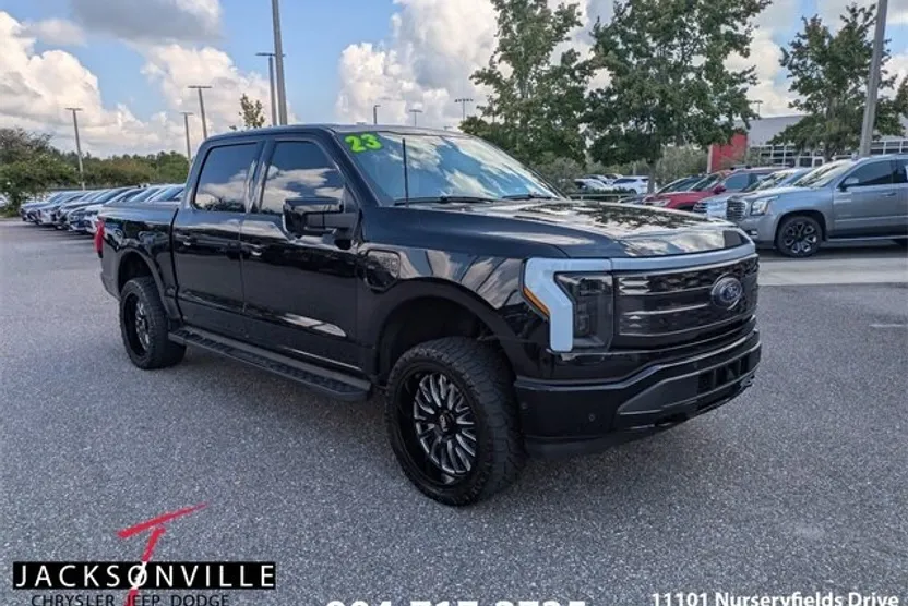 2023 Ford F-150 Lightning Platinum photo 1