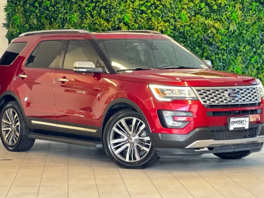 2017 Ford Explorer Platinum photo 1