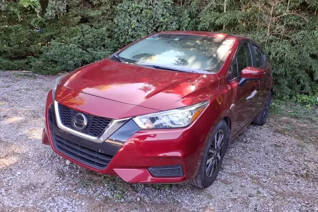 2020 Nissan Versa SV photo 1