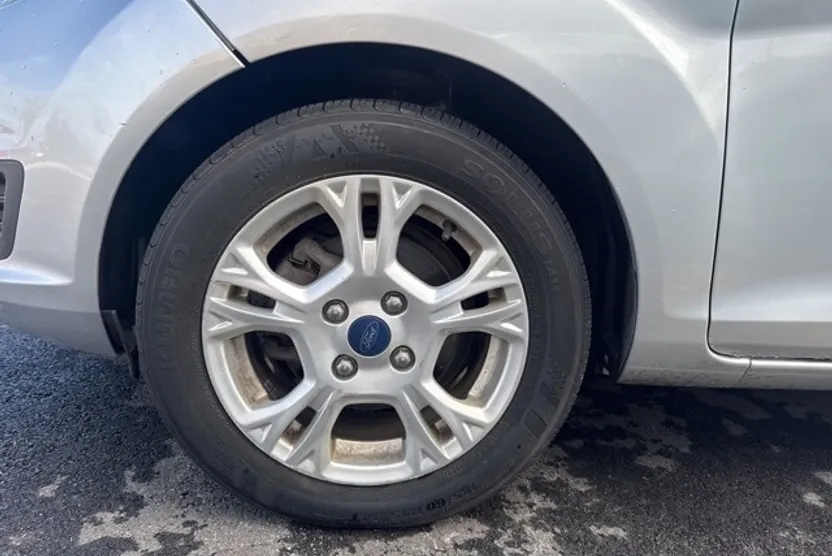 2016 Ford Fiesta SE photo 1
