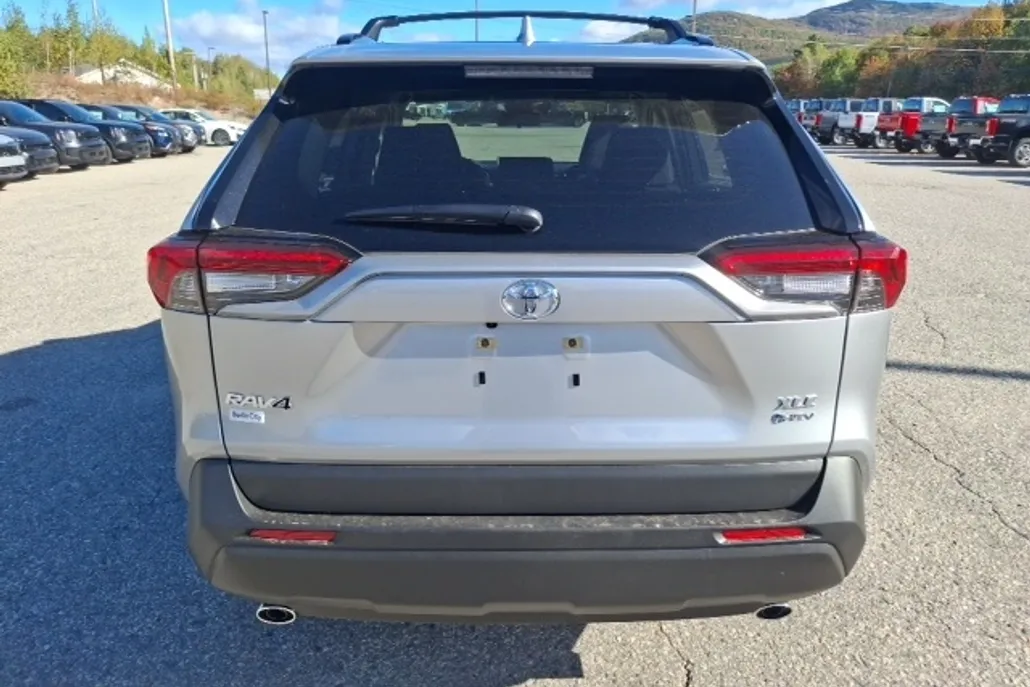 2025 Toyota RAV4 Hybrid XLE photo 1