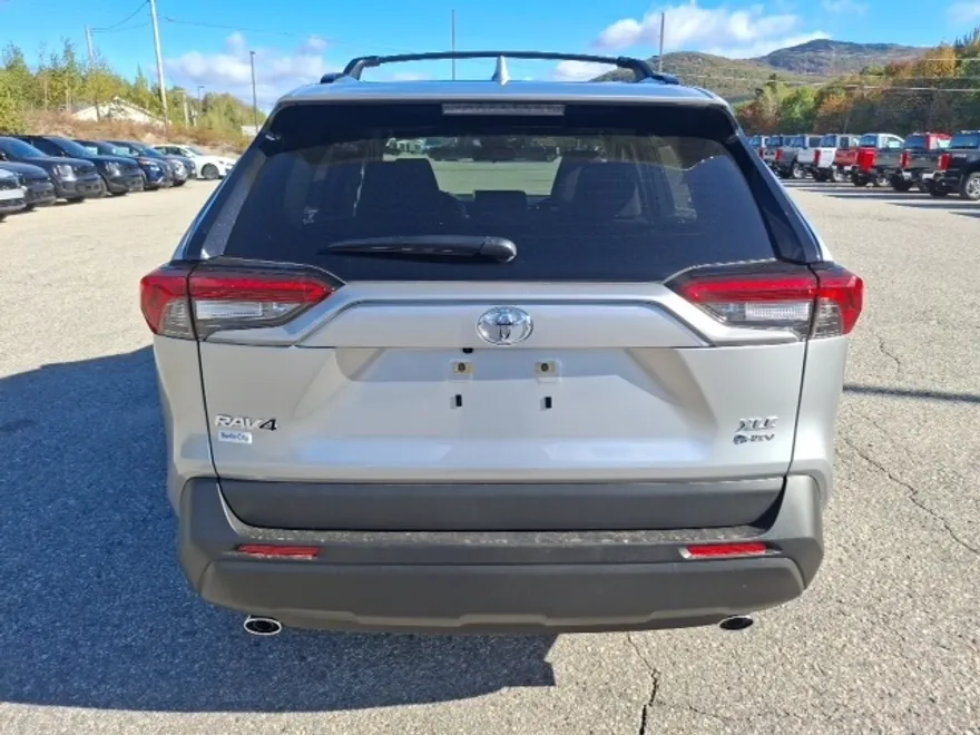 2025 Toyota RAV4 Hybrid XLE photo 1