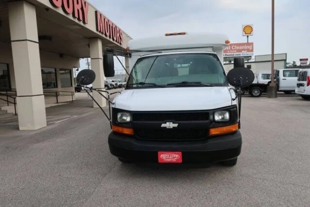 2008 Chevrolet Express 3500 Passenger photo 1