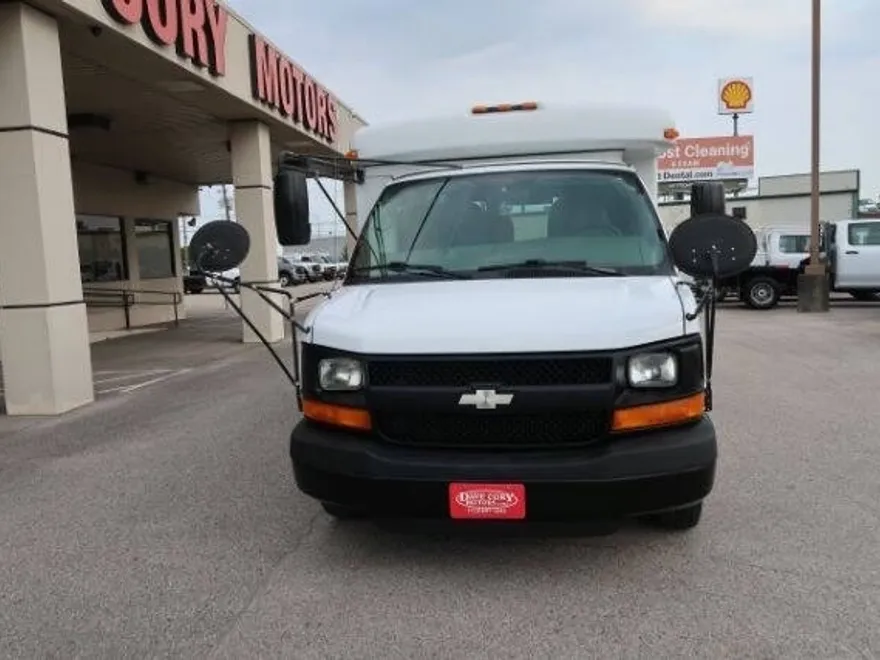 2008 Chevrolet Express 3500 Passenger photo 1