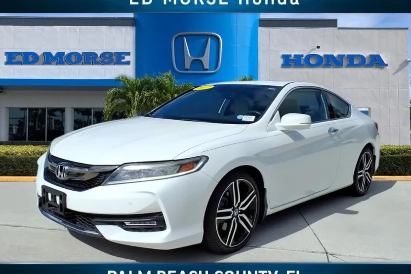 2017 Honda Accord Touring photo 1