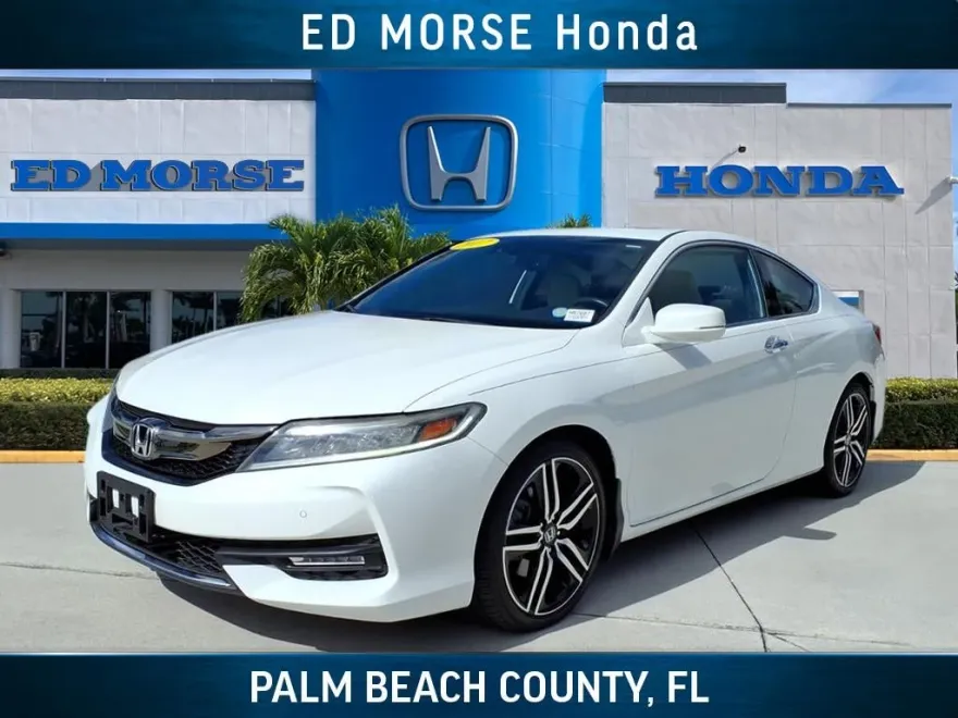 2017 Honda Accord Touring photo 1