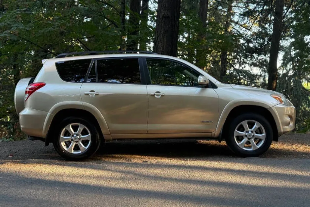 2010 Toyota RAV4 Limited photo 1