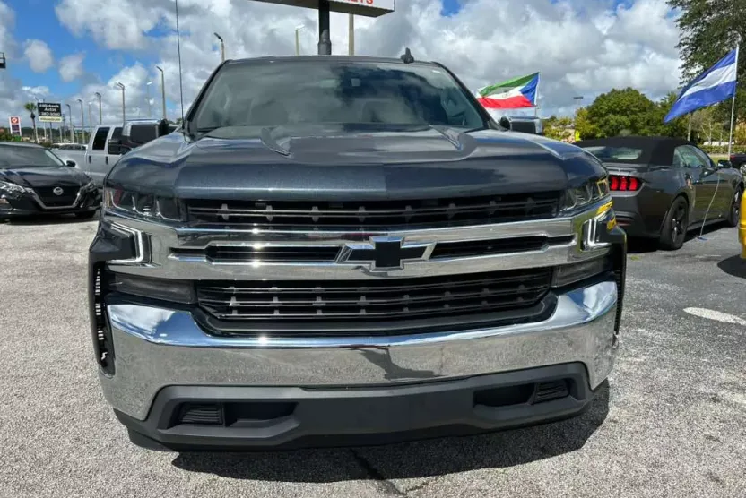 2021 Chevrolet Silverado 1500 LT photo 1