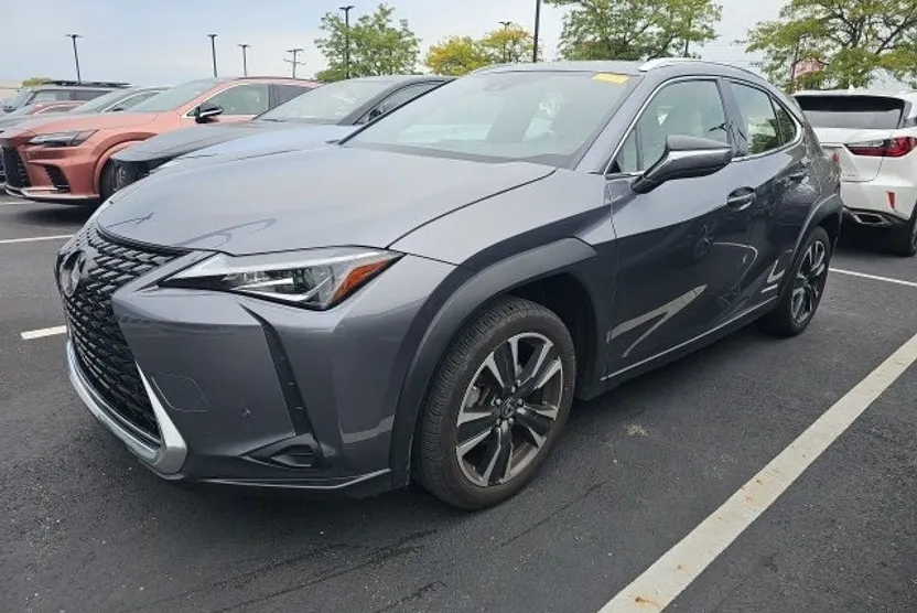 2020 Lexus UX 250h Premium photo 1