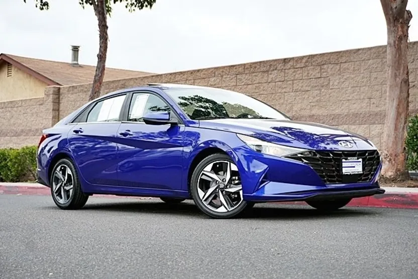 2022 Hyundai Elantra SEL photo 1