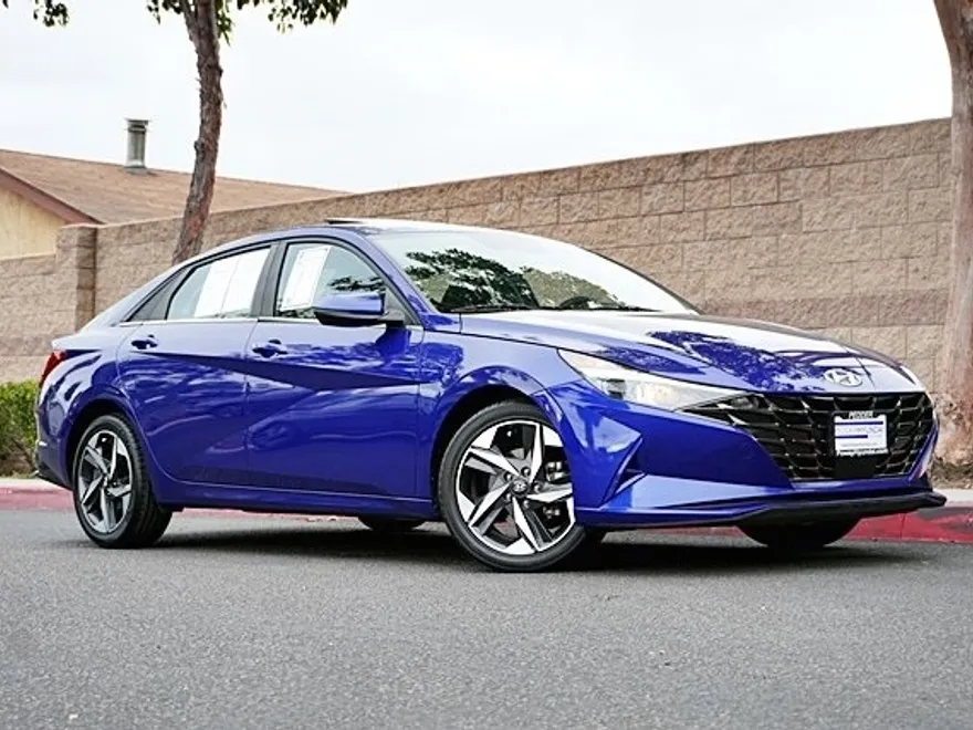 2022 Hyundai Elantra SEL photo 1