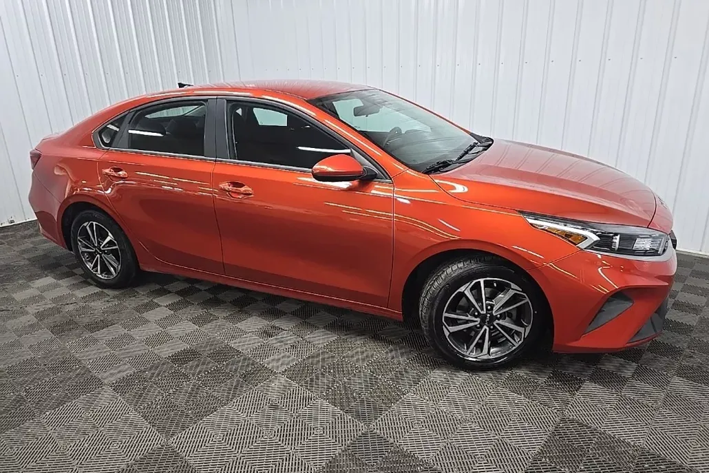 2023 Kia Forte LXS photo 1