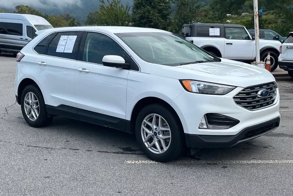 2022 Ford Edge SEL photo 1