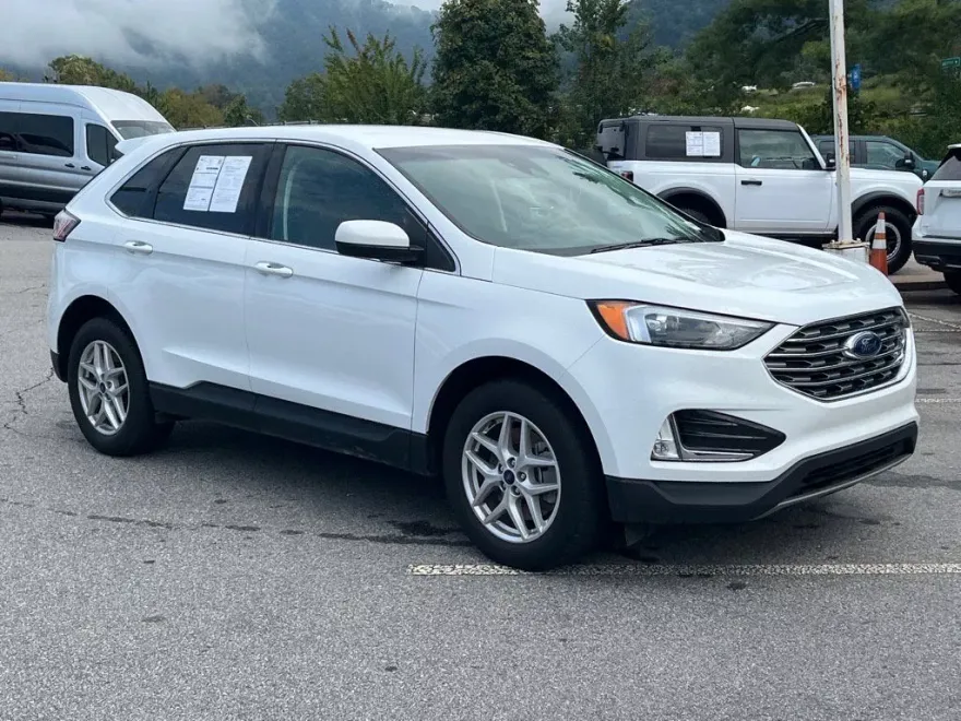 2022 Ford Edge SEL photo 1