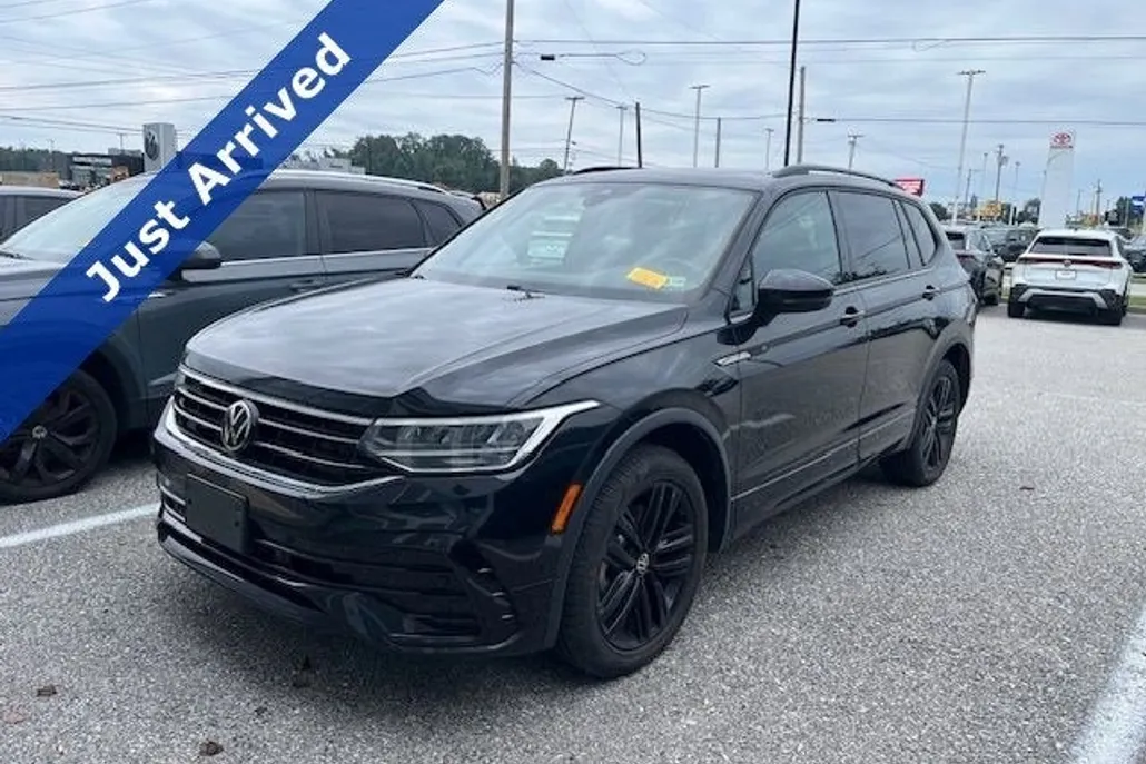 2022 Volkswagen Tiguan SE R-Line Black photo 1