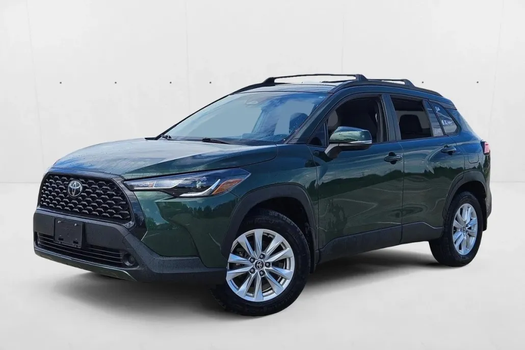 2024 Toyota Corolla Cross LE photo 1