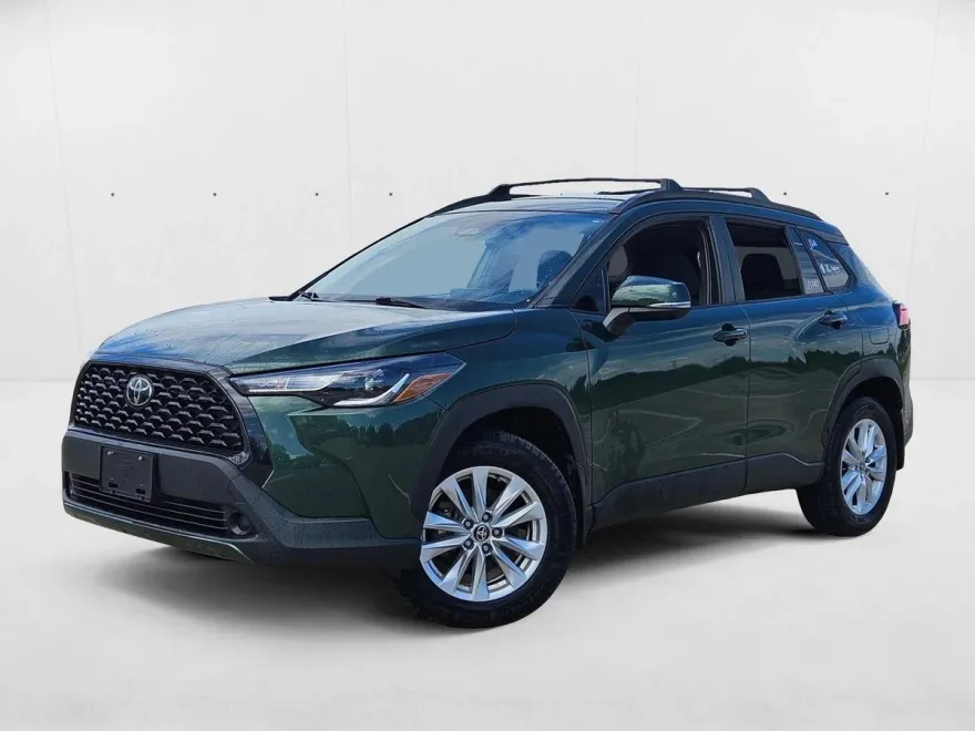 2024 Toyota Corolla Cross LE photo 1