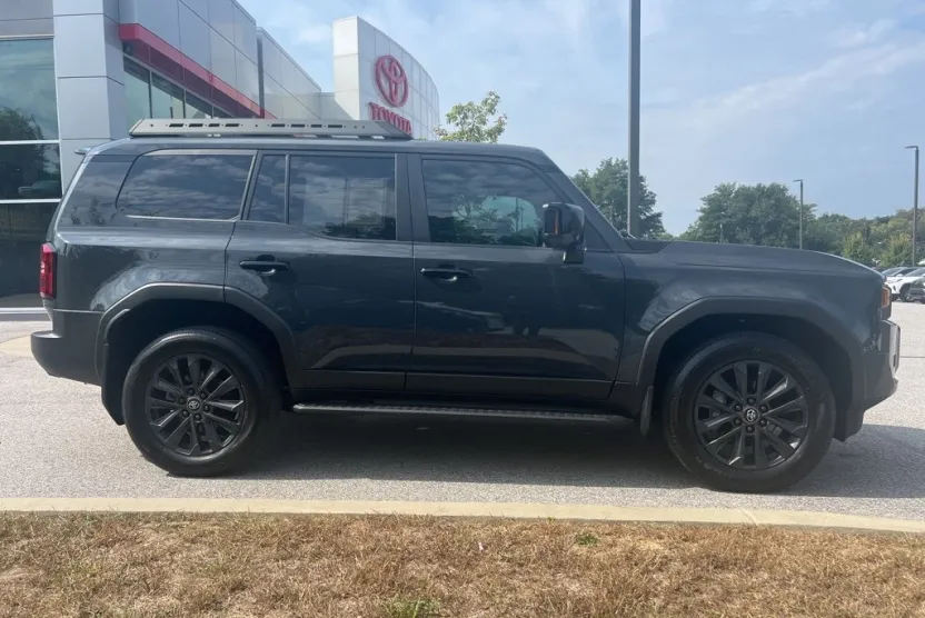 2025 Toyota Land Cruiser Base photo 1