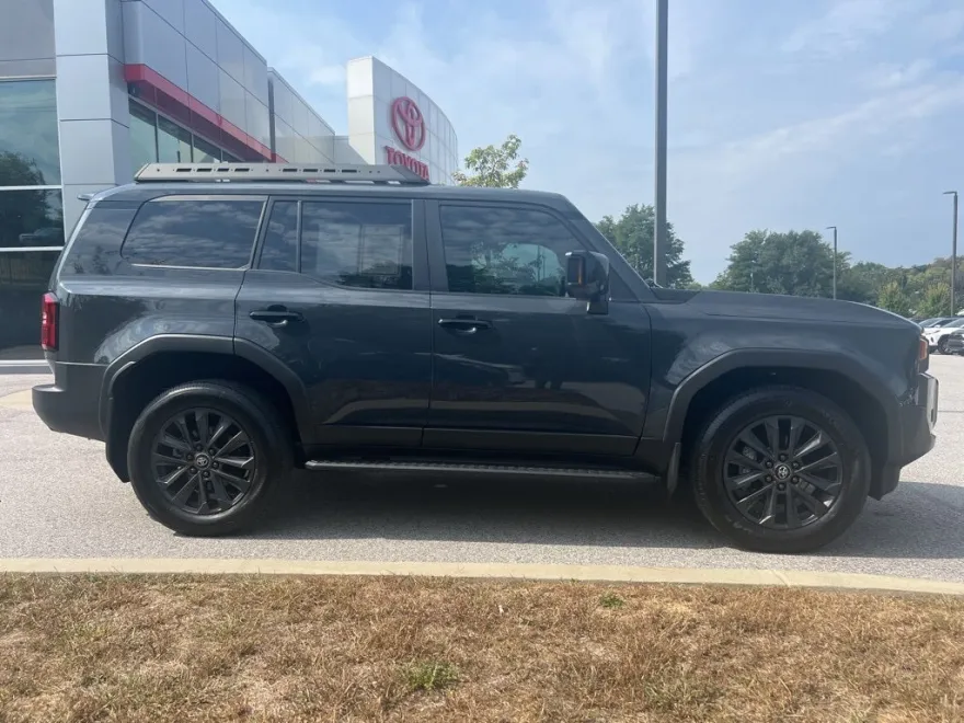 2025 Toyota Land Cruiser Base photo 1