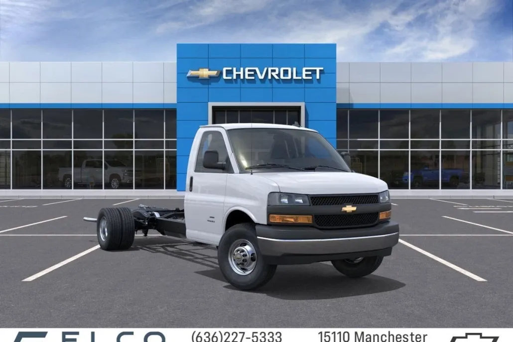 2025 Chevrolet Express Cutaway 3500 photo 1