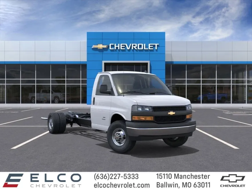 2025 Chevrolet Express Cutaway 3500 photo 1