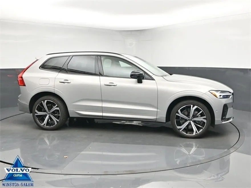 2023 Volvo XC60 Ultimate photo 1