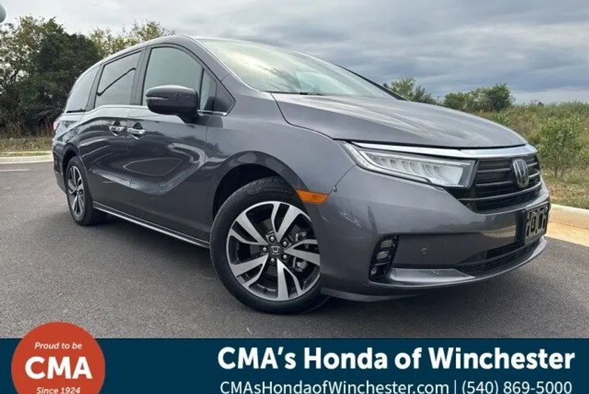 2024 Honda Odyssey Touring photo 1