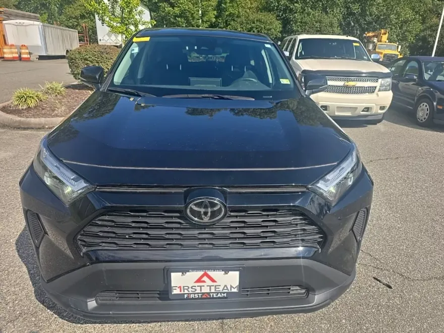 2023 Toyota RAV4 LE photo 1