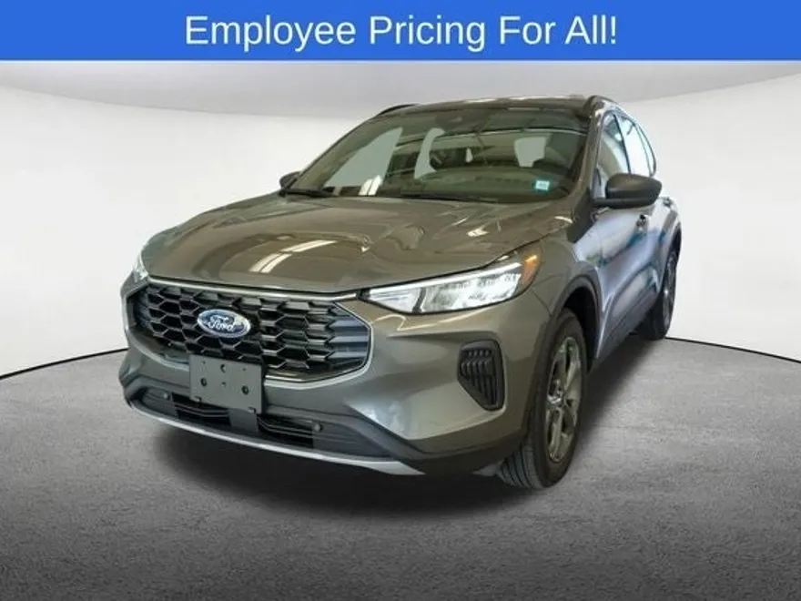 2025 Ford Escape ST-Line photo 1