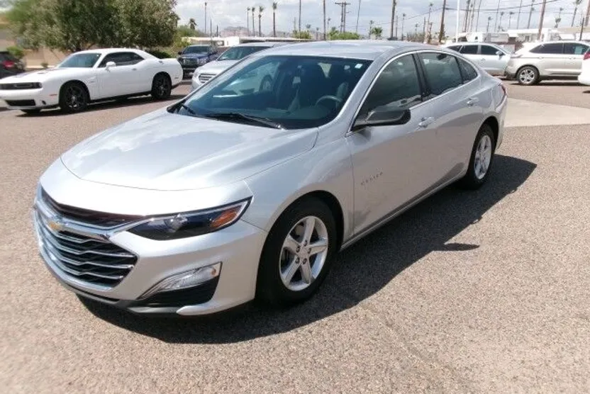 2020 Chevrolet Malibu LS photo 1