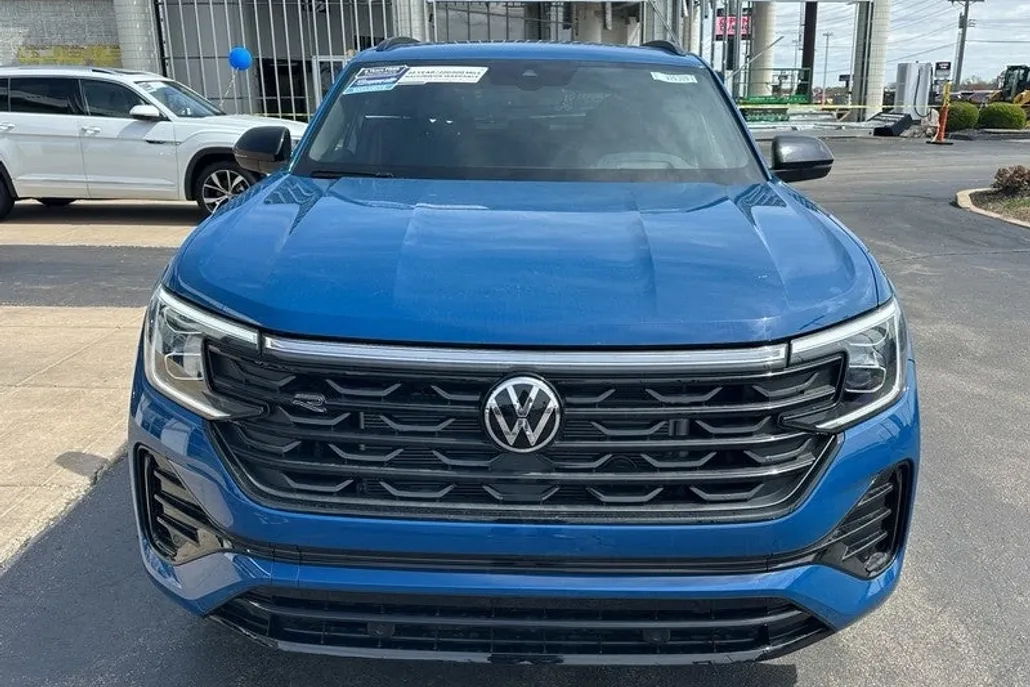 2025 Volkswagen Atlas Cross Sport SEL R-Line photo 1