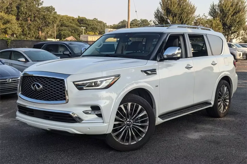 2019 Infiniti QX80 Luxe photo 1