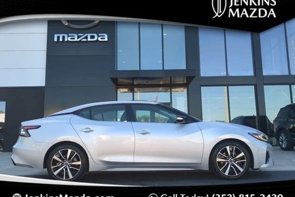 2023 Nissan Maxima SV photo 1
